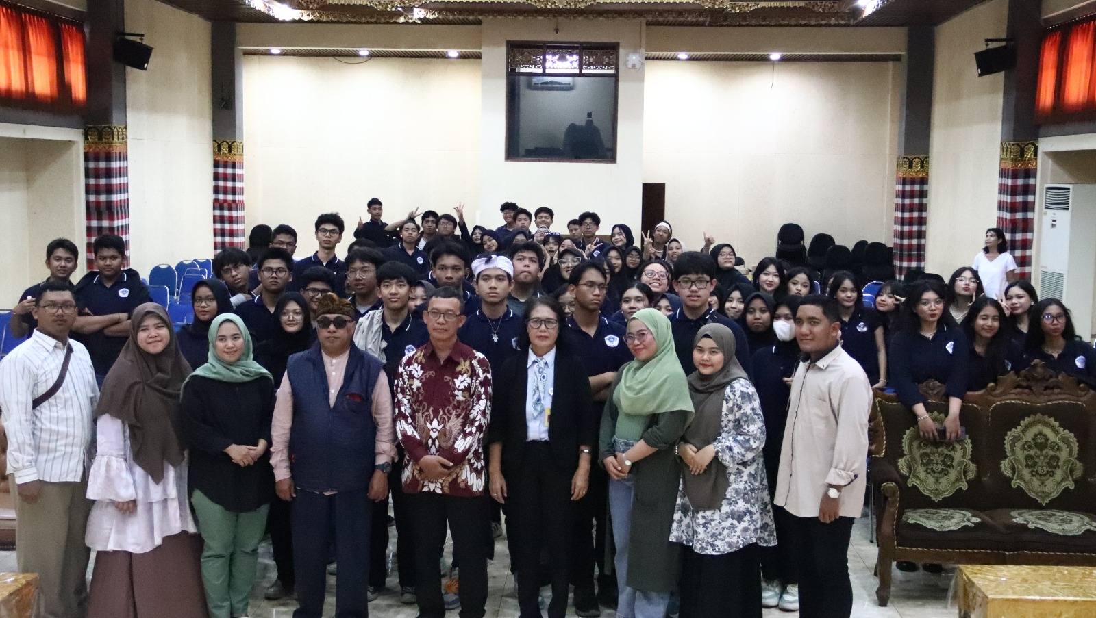 Persiapkan Diri Menempuh Pendidikan Tinggi, Siswa-Siswi SMA Perguruan Cikini Jakarta Kunjungi FIB Unud