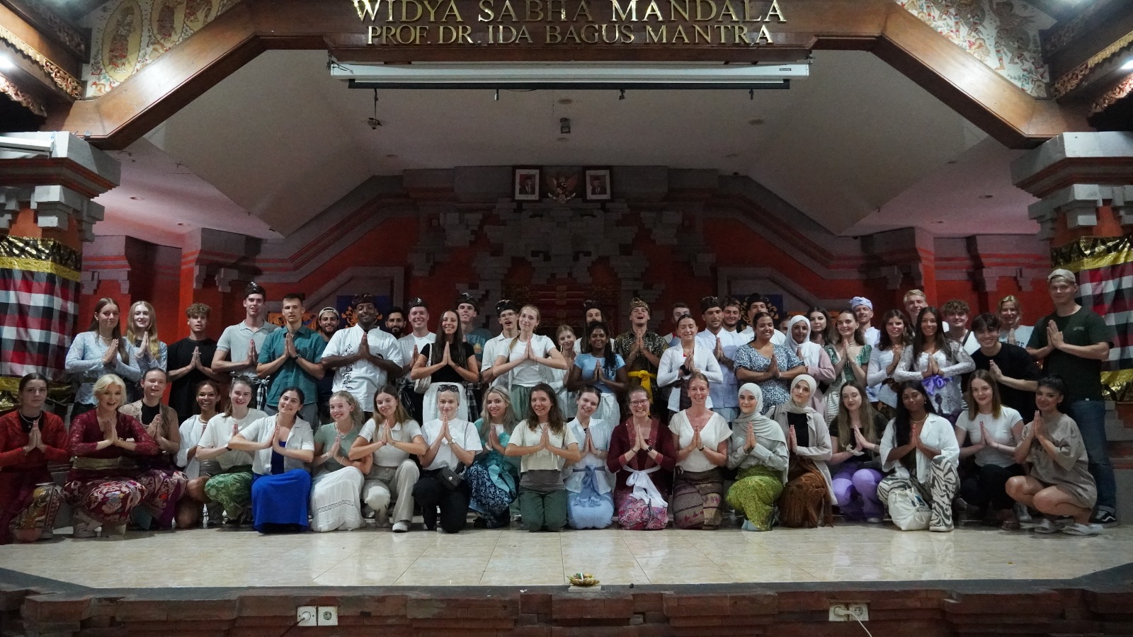 Mahasiswa Asing Bali International Program on Asian Studies (BIPAS) Mengikuti Workshop Shopping and Balinese Attire di Universitas Udayana